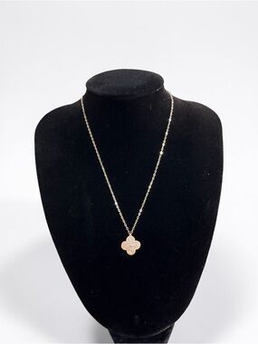 14K Gold Clover Pendant Necklace 16”. Women Jewelry